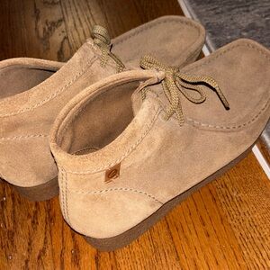 Clarks Men's Light Brown Suede Chukka Boots